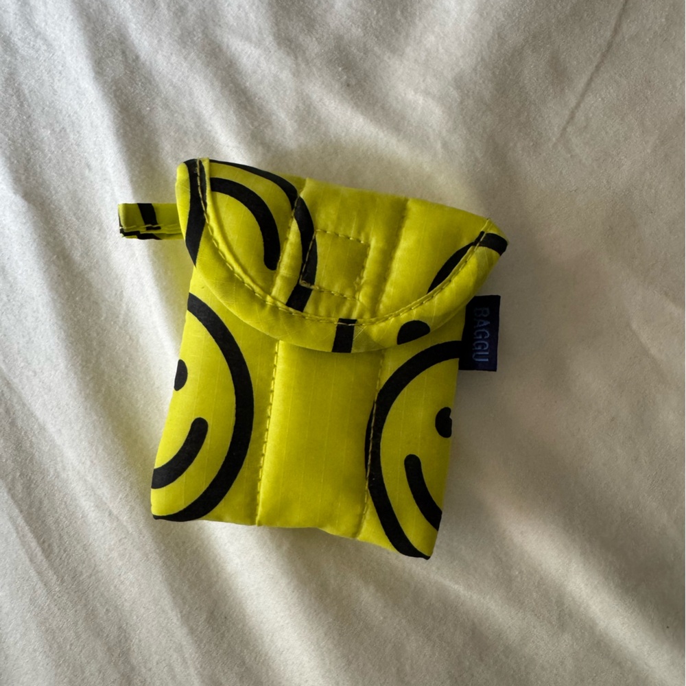 Baggu Puffy Earbuds case - Smiley Face